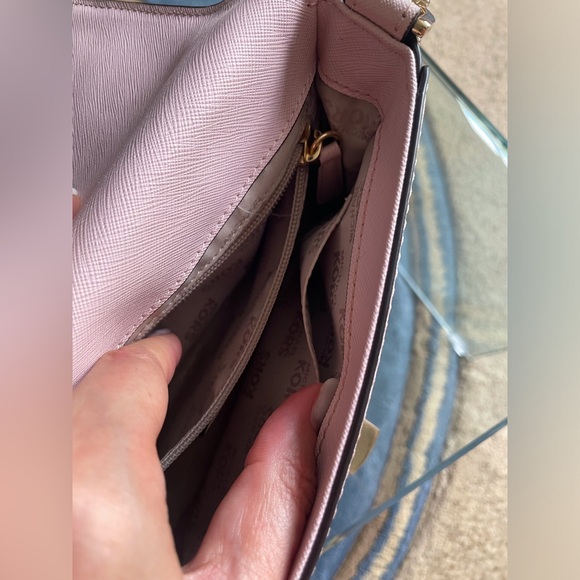 Michael Kors handbag excellent condition - Picture 5 of 9